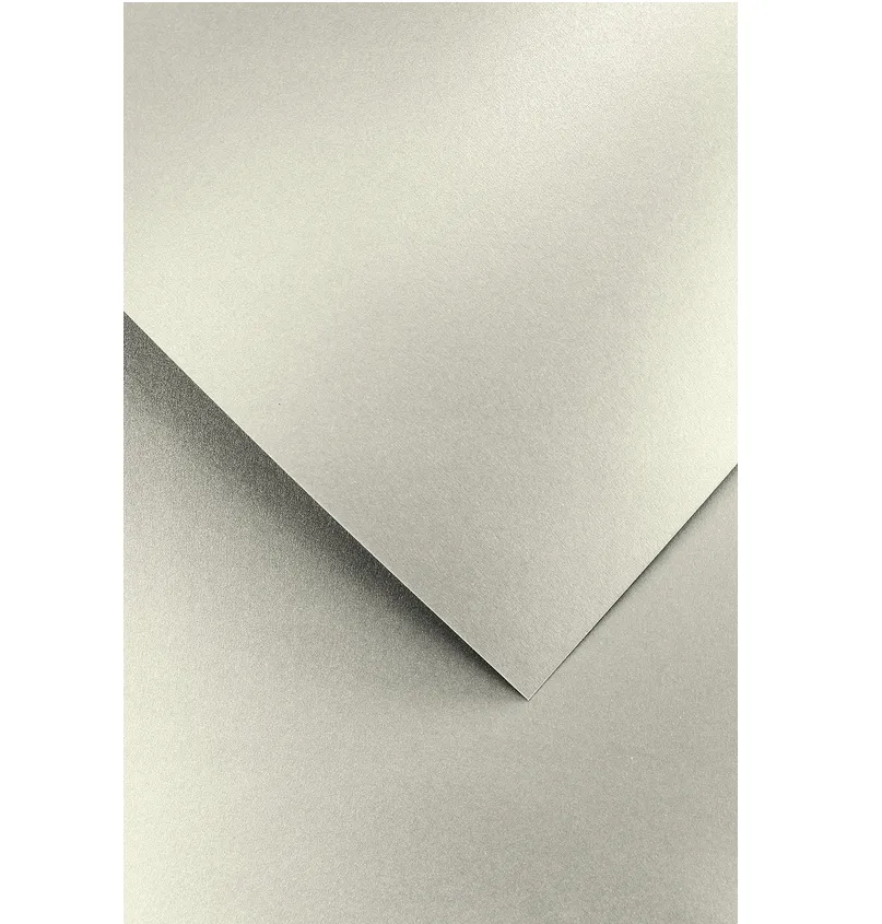 Karton Ozdobny Peart Jasnosrebrny A4 Galeria Papieru smartkleks.pl