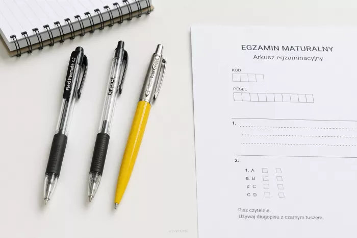 Matura i egzaminy bez stresu – jakie przybory wybrać? Postaw na niezawodne długopisy z czarnym wkładem